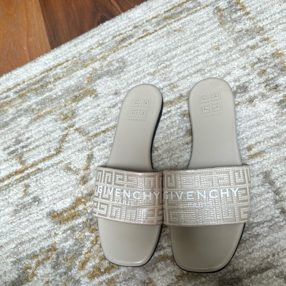 Givenchy beige logo slides